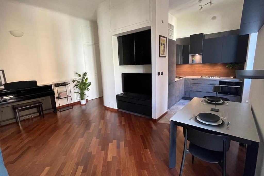"Iris" Milano Lunigiana In Stazione Centrale Apartman Kültér fotó